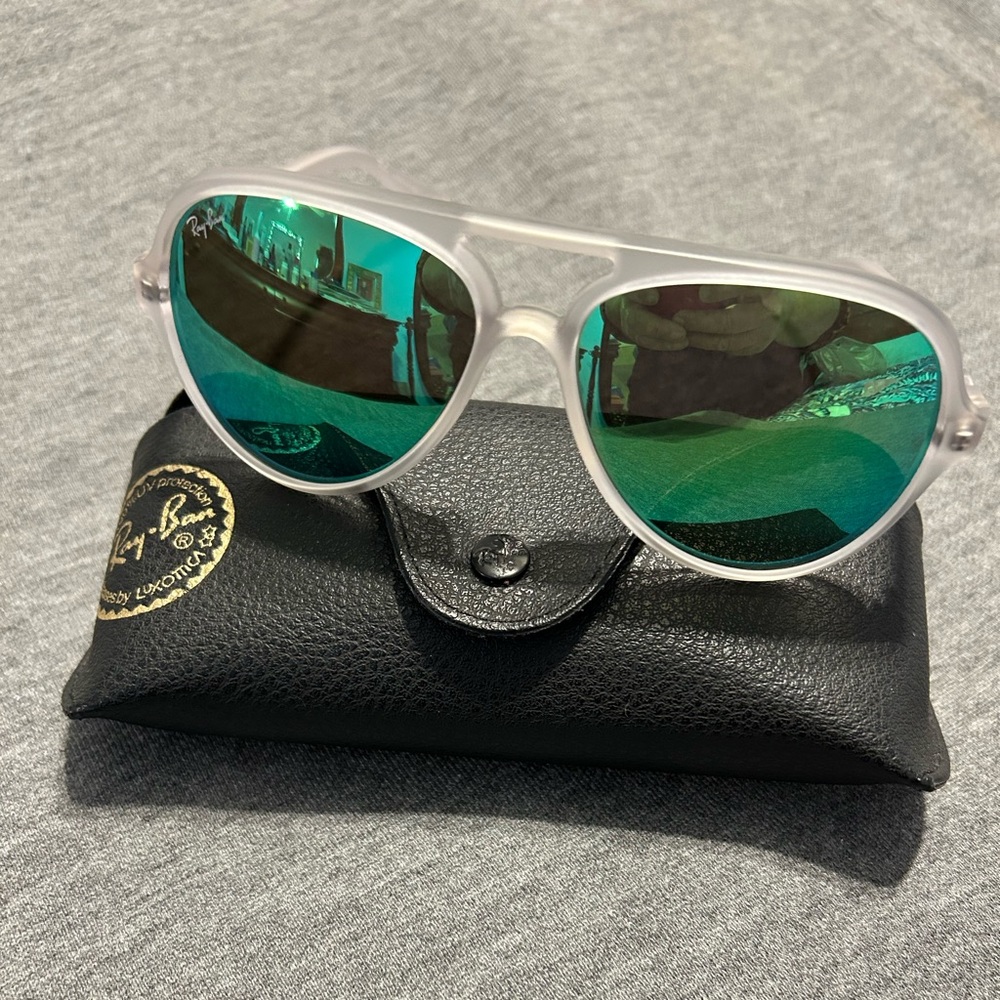 Ray-Ban Women's with Green Lenses